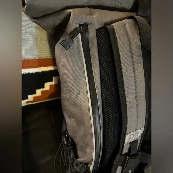 Betabrand backpack- camera backpack! The Storrist with 2 padded inserts - Picture 3 of 11